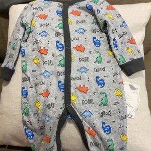 NWT grey 2 PC Dino set w/ bib. Size 0-3M